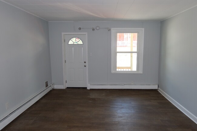 Building Photo - 1025 W Race St