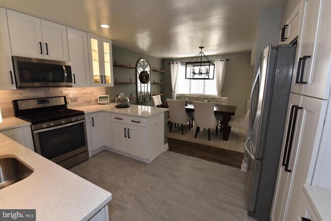 Foto del edificio - 1666 Parkcrest Cir