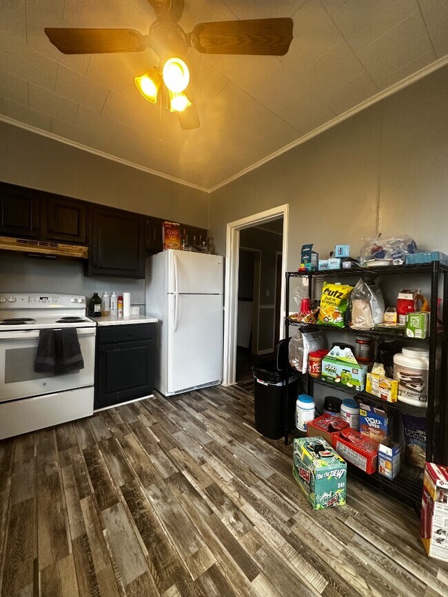 Foto del edificio - 829 Stewart St