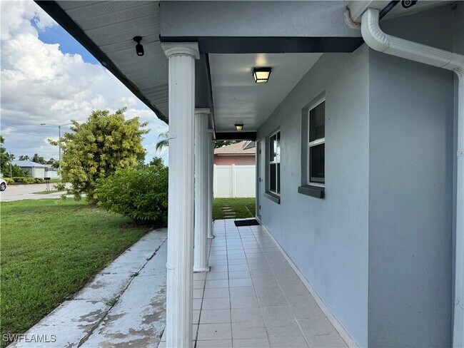 Foto del edificio - 2328 Country Club Blvd