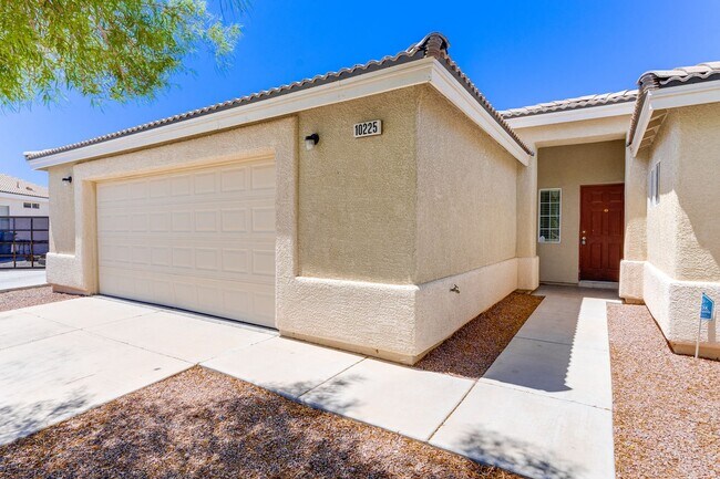 Building Photo - Charming 3-Bedroom Home with Open Living a...
