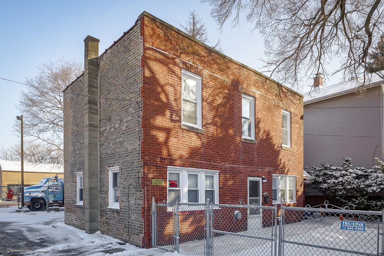 Foto principal - 5316 N Bowmanville Ave