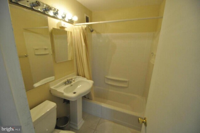 Foto del edificio - 1121 Arlington Blvd