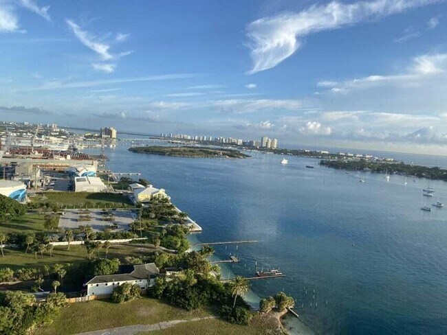 Foto del edificio - 5600 N Flagler Dr