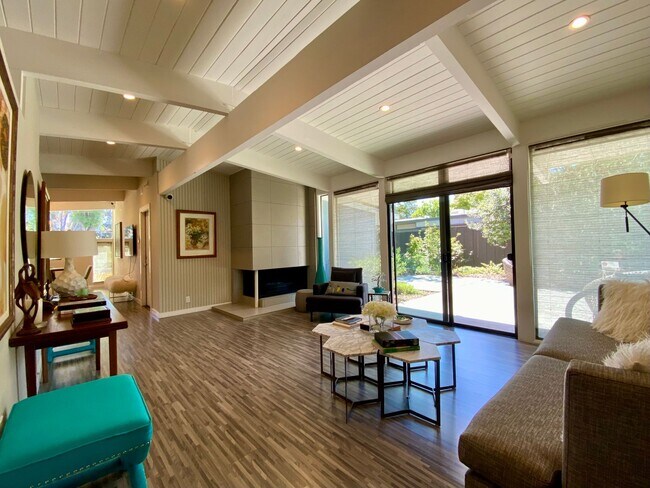 Building Photo - Modernized Eichler Masterpiece