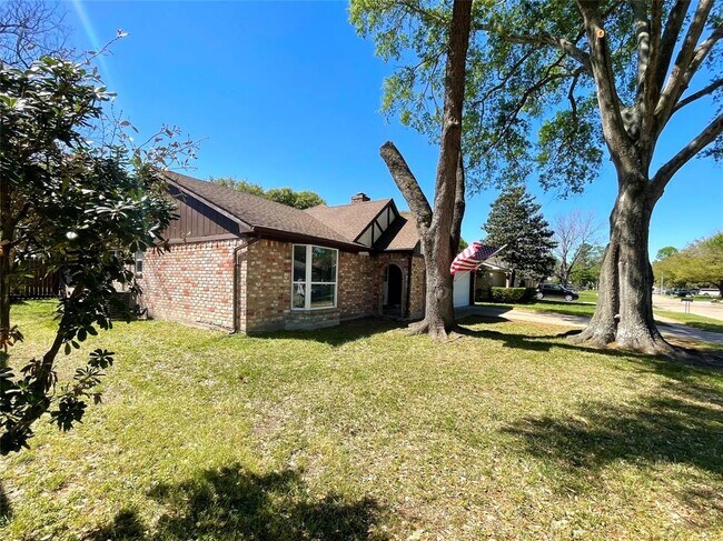 Building Photo - 15638 Boulder Oaks Dr