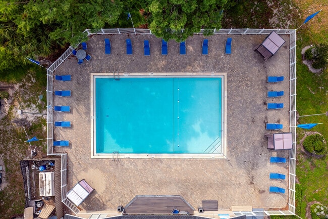 View of Village Park at Lake Orlando Apartments for Rent with High Ceilings ...