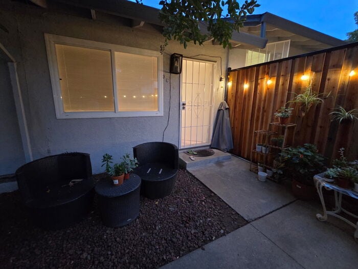 Foto principal - 3 bed 1 bath Duplex with garage and private yard