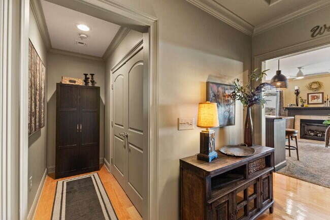 Foto del edificio - Luxury resort-style living: Fully furnished condo on the Cumberland River less than 25 miles from...