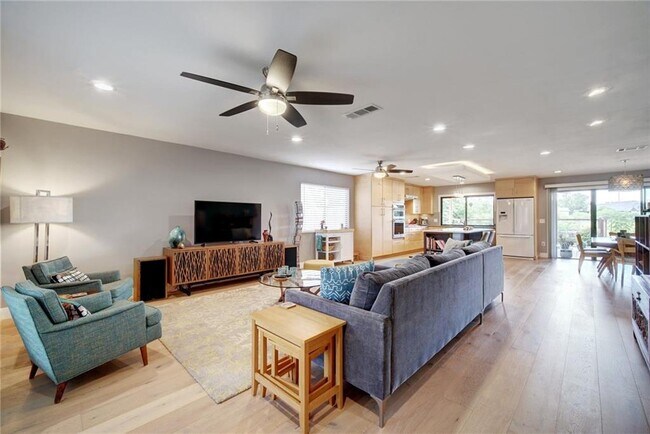 Building Photo - 4411 Bilboa Dr