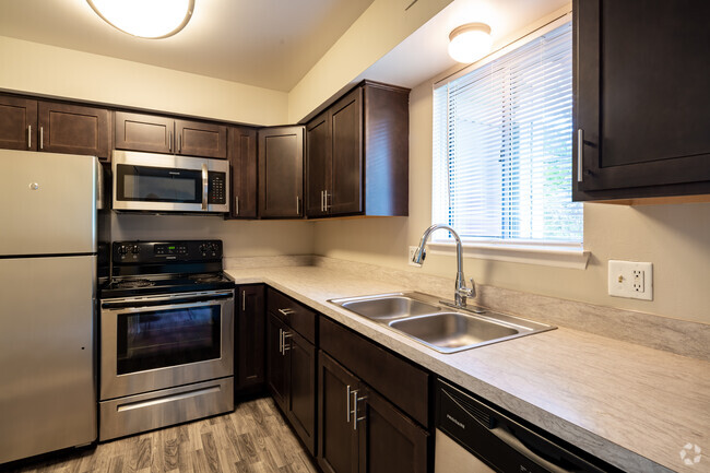 2BR, 2BA - 900 SF - Lower - Whispering Winds Apartments