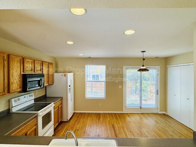 Foto del edificio - 717 Mockingbird St
