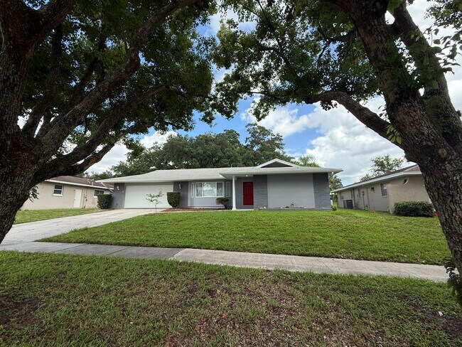 Foto del edificio - Pretty 3/2 Pool Home in Spring Oaks Commun...