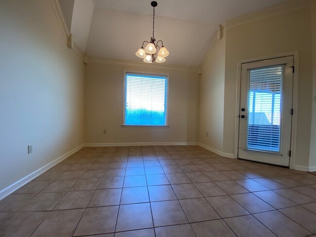 Building Photo - GREAT FLOOR PLAN IN BAYOU VISTA