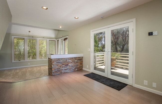 Building Photo - Hillside La Mesa, single family home, 3Bed...