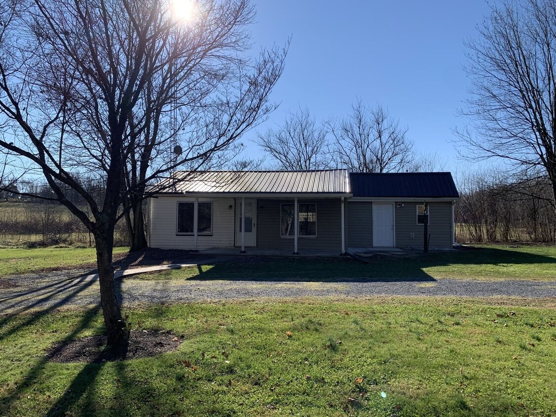 Primary Photo - Single family home with 3 beds/1 bath