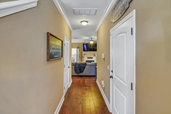 Building Photo - 122 Big Oaks Ln