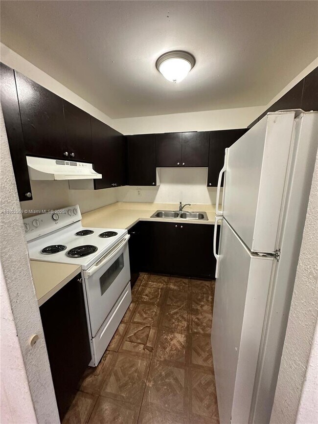 Foto del edificio - 1825 W 56th St