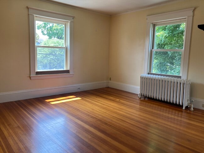 living room - 515 Crafts St