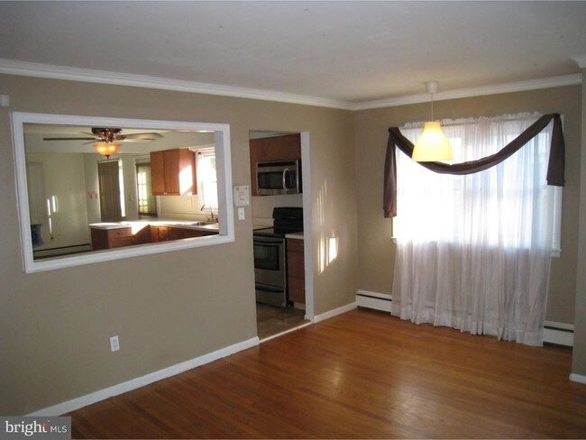 Foto del edificio - 37 Winding Way Rd