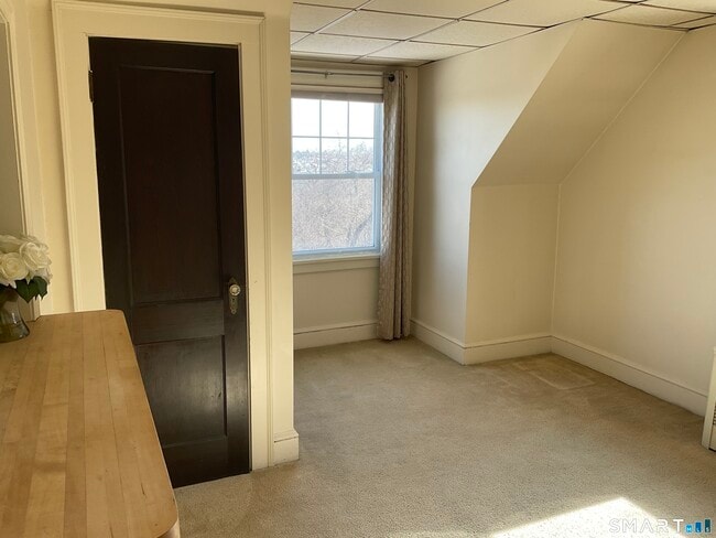 Building Photo - 405 Mohegan Ave Pkwy