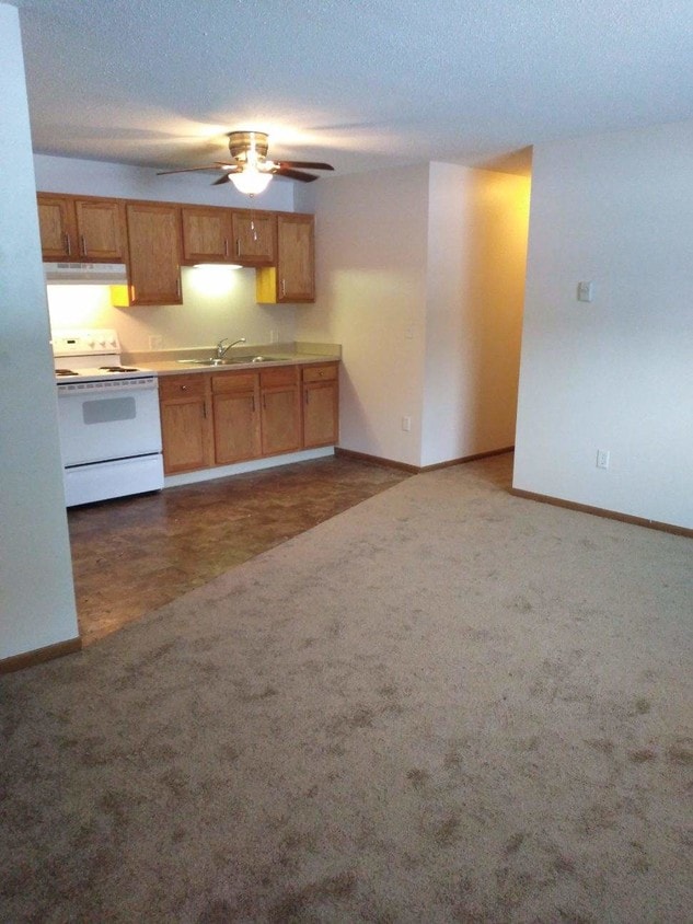 Primary Photo - 2059 W Alexis Rd