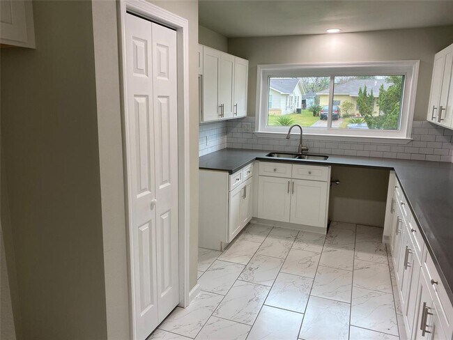Foto del edificio - 6502 Belcrest St