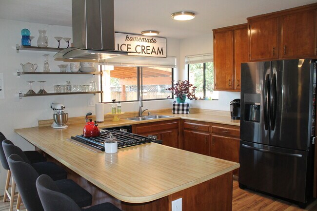 Building Photo - 1117 Cowan Ln