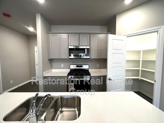 Foto del edificio - 2717 Dennis Dr