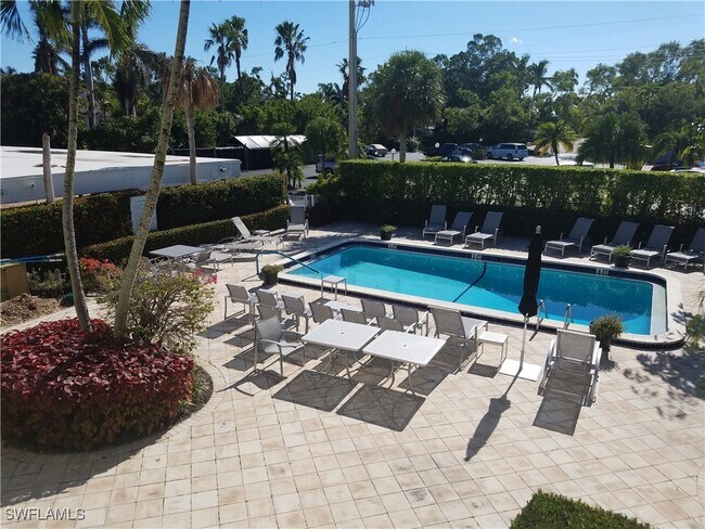 Foto del edificio - 216 Banyan Blvd