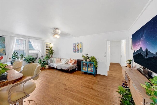 Building Photo - 2630 Kingsbridge Terrace