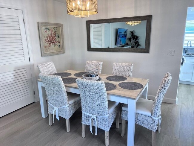 Building Photo - 6154 Midnight Pass Rd