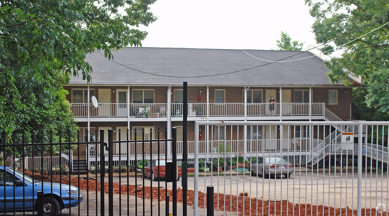 Primary Photo - Boar's Head Student Apartment