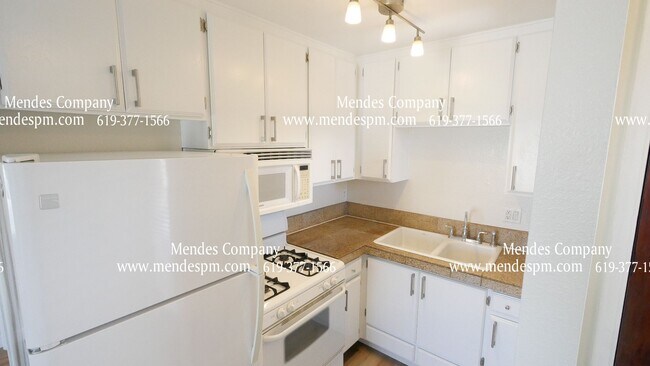Building Photo - Fantastic Studio Located in the Heart of U...