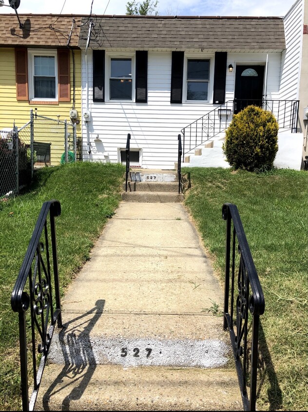 Primary Photo - 527 Tatum St