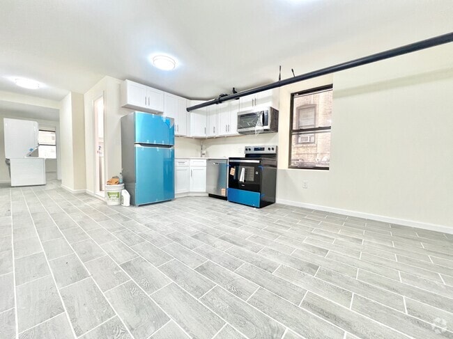 Building Photo - 645 W 160th St