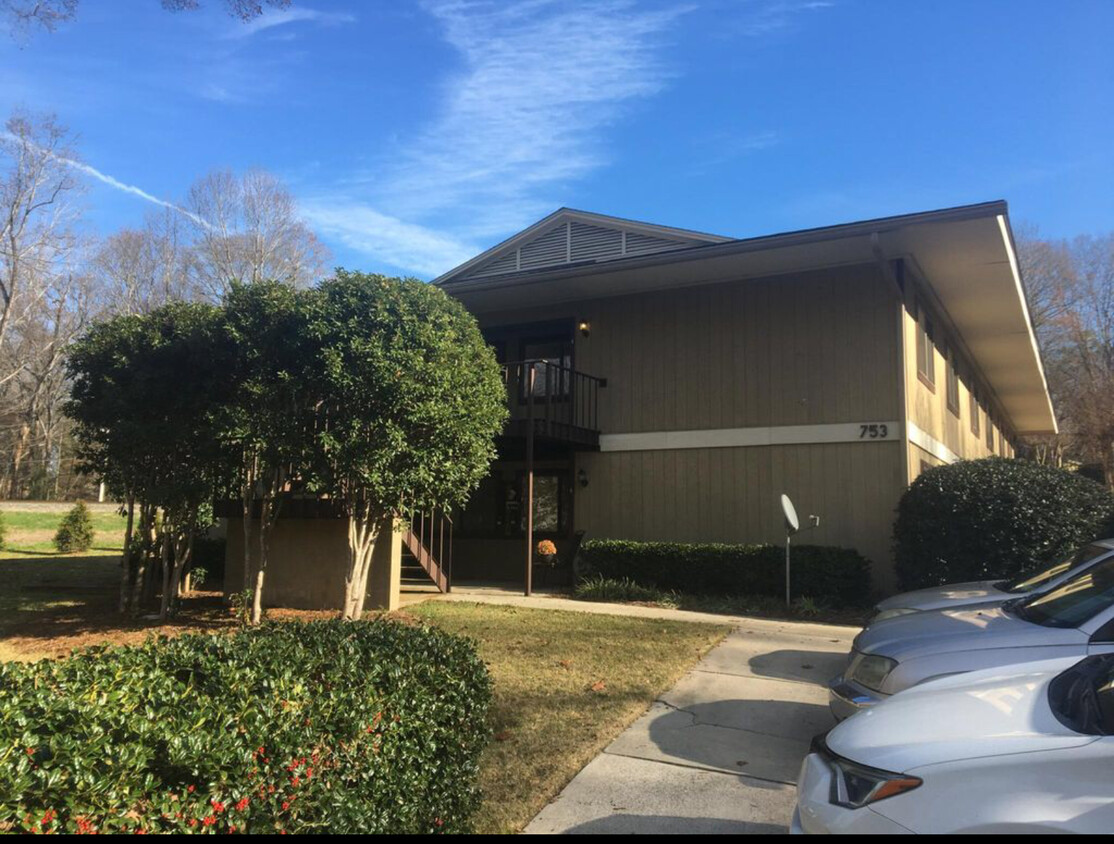 Exterior - 751 Springdale Dr