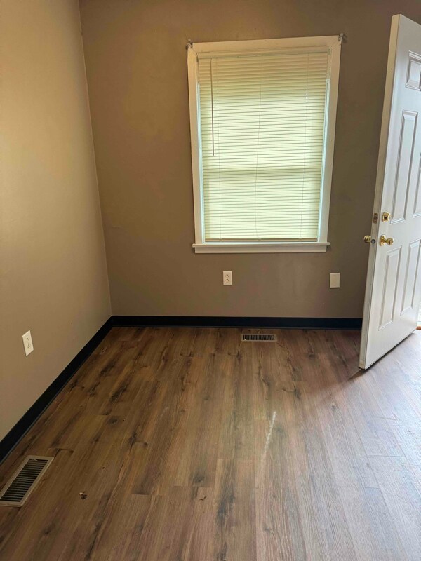 Building Photo - 1476 Elm St