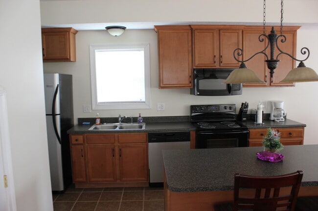 Kitchen - 2016 N College Ave