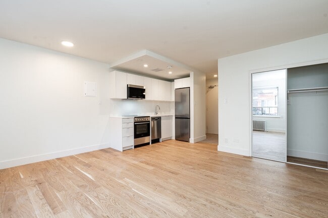 Building Photo - 55 Hendrick Ave