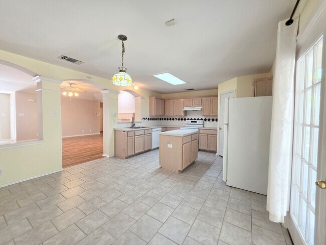 Building Photo - 15418 Preston Pass Dr