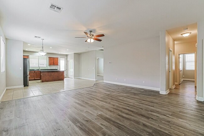 Building Photo - 1655 W Paisley Dr