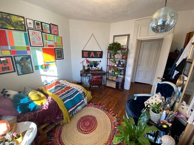 Building Photo - 55 Cedar St