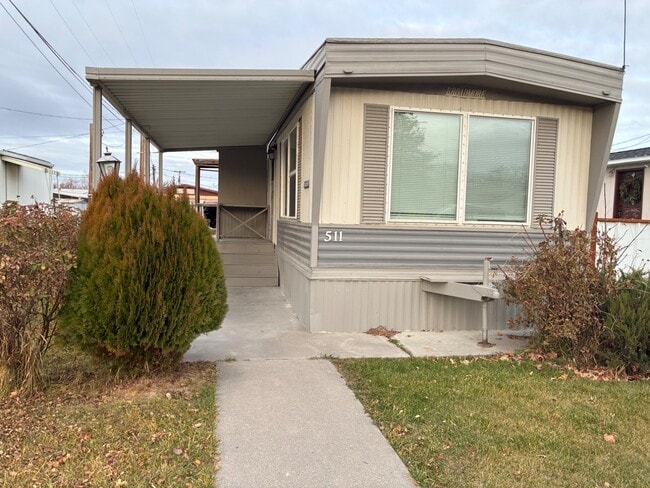 Building Photo - 511 S H St