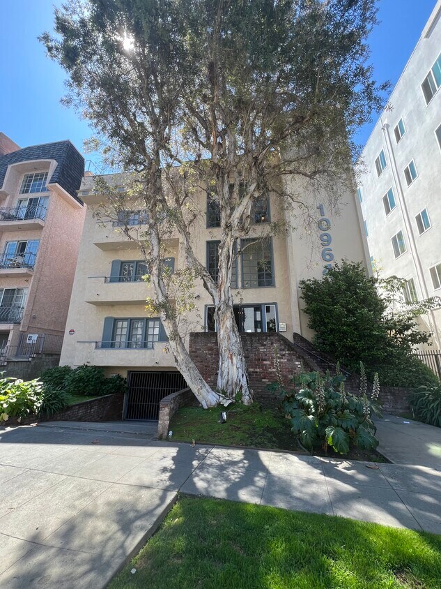 Exterior del edificio - 10964 Wellworth Ave
