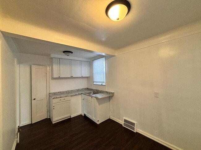 Foto del edificio - 20059 Bloom St