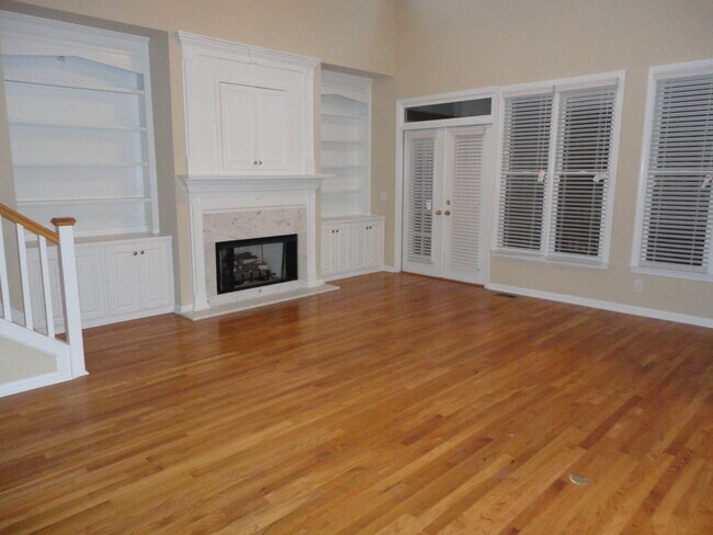 Building Photo - 815 Hillcrest Lane