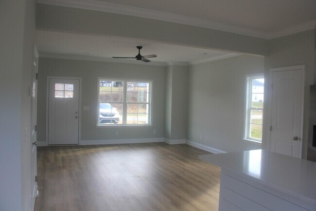 Building Photo - 266 NE Bellingham Dr