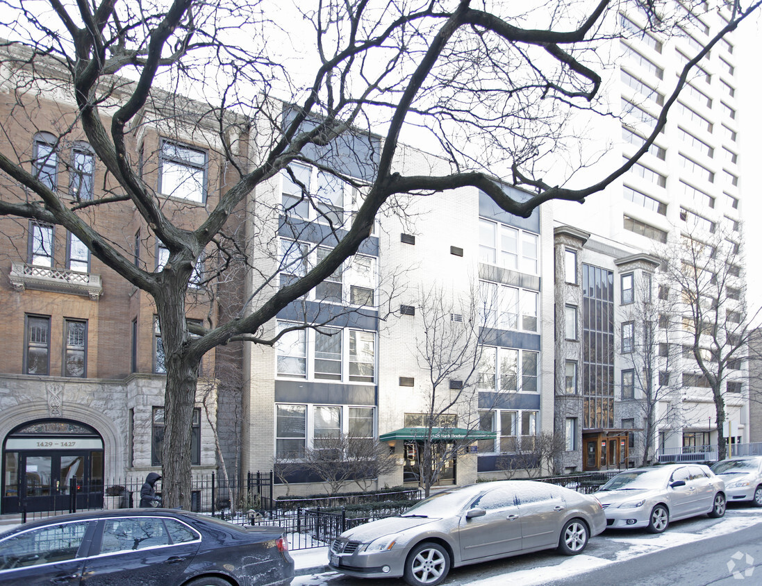 Primary Photo - 1425 N Dearborn St