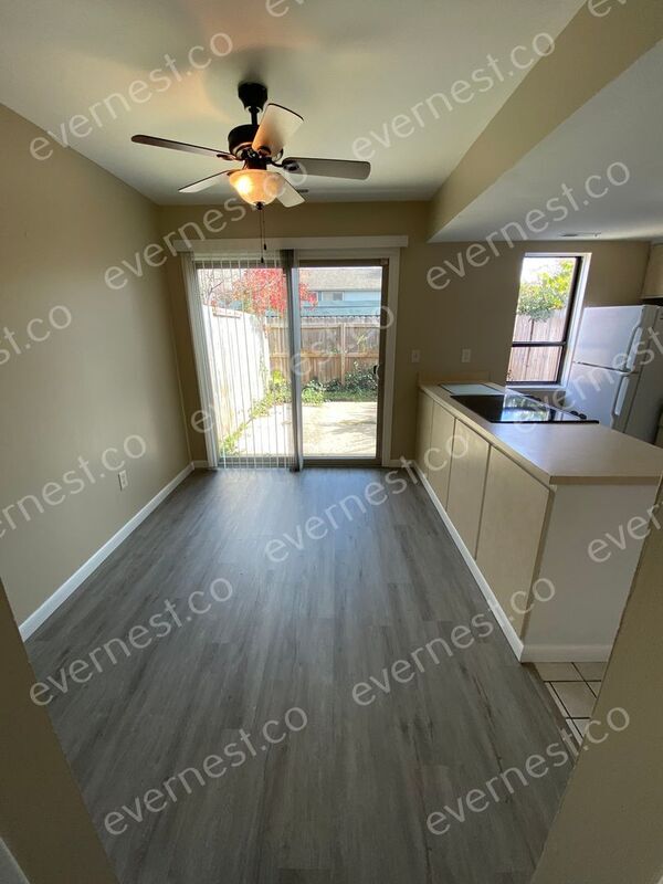 Building Photo - 1070 Merrimar Cir N